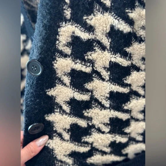 Max studio houndstooth soft cardigan, size small & Medium Pre owned - Picture 9 of 9